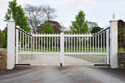 Building Gate Installation in Clermont, FL